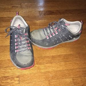 Columbia Waterproof Hiking Shoes Size 8.5